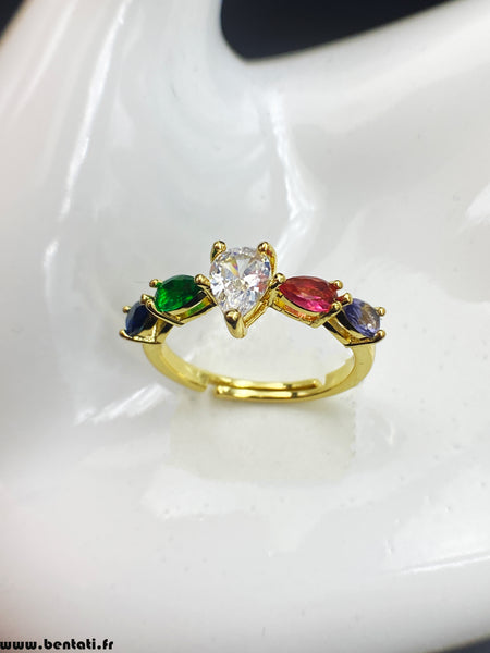 Women's flower pattern ring with emerald and brilliant jewels