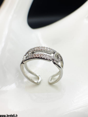 Ring with crystal stones