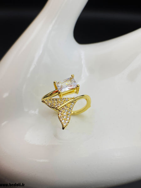Ring with crystal stone for women