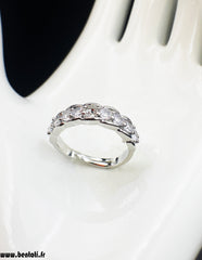 Ring with crystals
