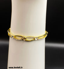 Elegant bangle with crystal stones