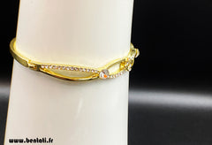 Elegant bangle with crystal stones