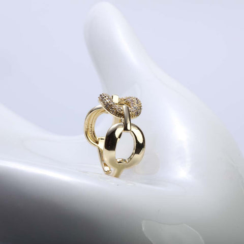 Golden chain ring with crystal stones for women's accessories by Bentati Fashion Dubai